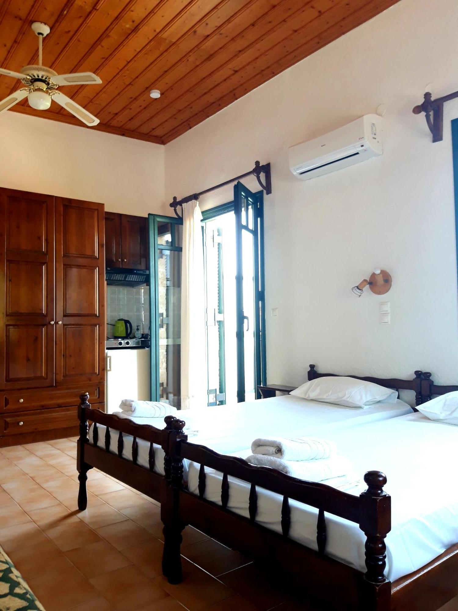 Skardamoula'S Studios N Apartments Kardhamili Bagian luar foto