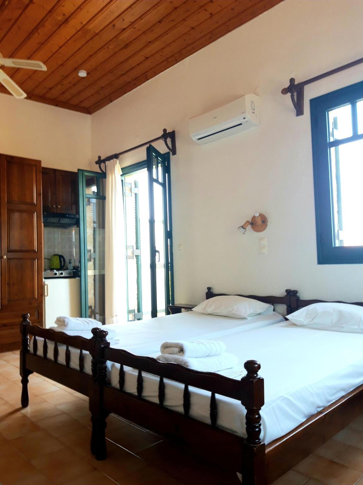 Skardamoula'S Studios N Apartments Kardhamili Bagian luar foto